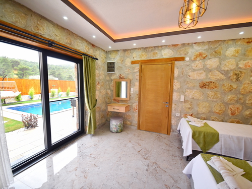  gece  -  Kasım
  | Kalkan Akbel'de Romantik Jakuzili Villa Tatili: Korunaklı Havuz ve Özel Anlar
